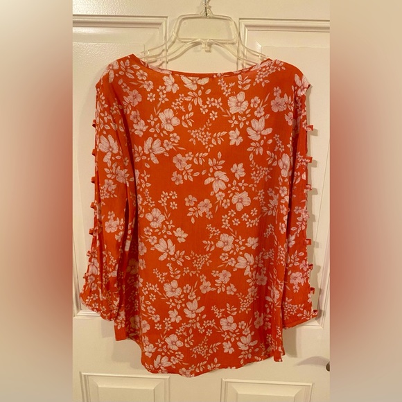 Pretty red and white blouse. Size medium - Picture 2 of 8